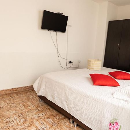 Komodo Alojamiento- Hostal Autoservicio, Ubicado Cerca Al Centro Historico - Bano Privado, Wifi , Cama 2X2 Y Agua Caliente Y Cocina Compartida Попаян Экстерьер фото