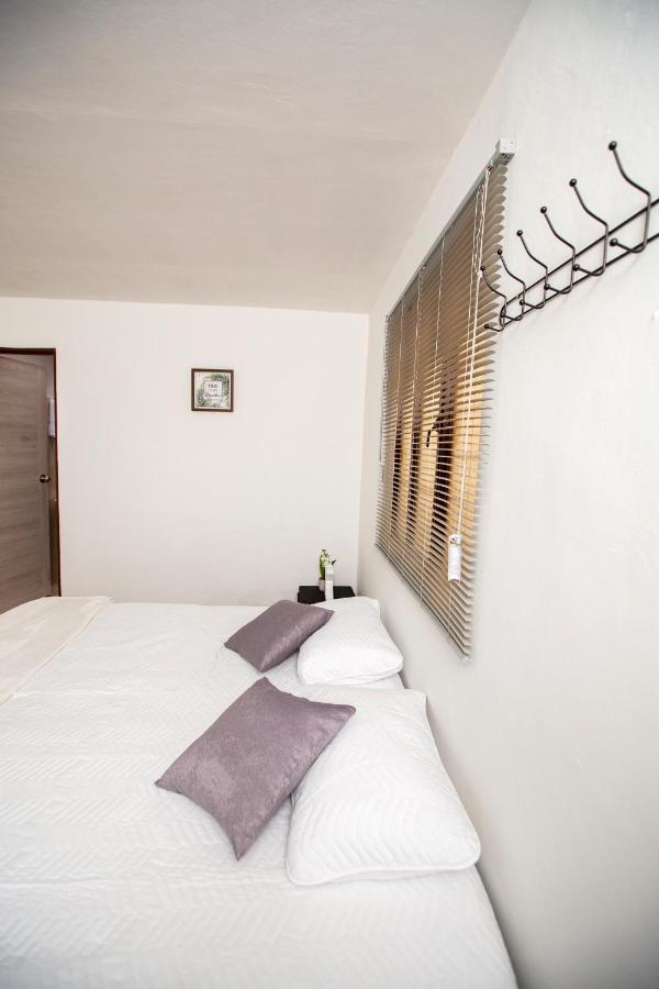 Komodo Alojamiento- Hostal Autoservicio, Ubicado Cerca Al Centro Historico - Bano Privado, Wifi , Cama 2X2 Y Agua Caliente Y Cocina Compartida Попаян Экстерьер фото