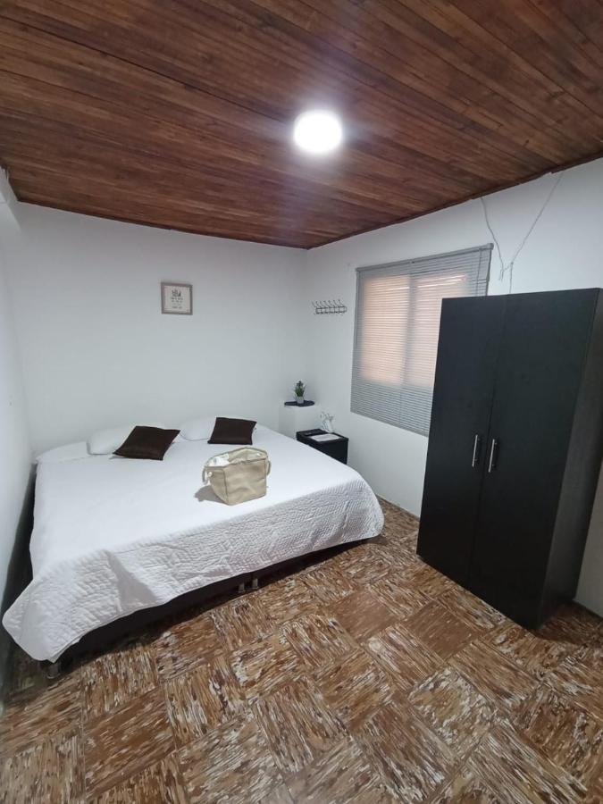 Komodo Alojamiento- Hostal Autoservicio - Ubicado Muy Cerca Al Centro Historico -Habitaciones Con Bano Privado, Wifi , Cama 2X2 Попаян Экстерьер фото