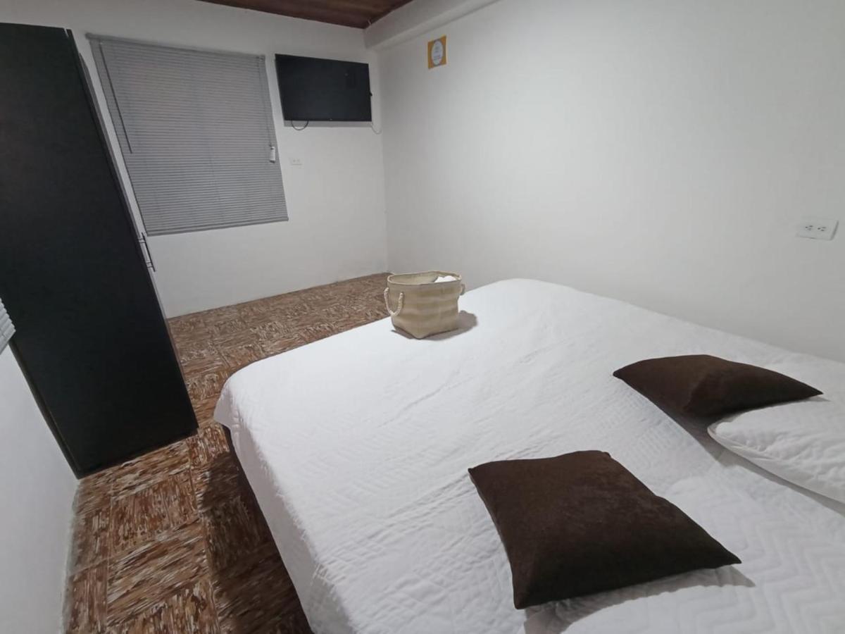 Komodo Alojamiento- Hostal Autoservicio - Ubicado Muy Cerca Al Centro Historico -Habitaciones Con Bano Privado, Wifi , Cama 2X2 Попаян Экстерьер фото