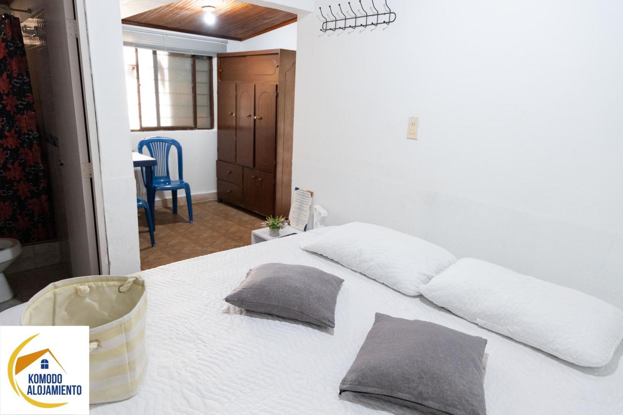 Komodo Alojamiento- Hostal Autoservicio, Ubicado Cerca Al Centro Historico - Bano Privado, Wifi , Cama 2X2 Y Agua Caliente Y Cocina Compartida Попаян Экстерьер фото