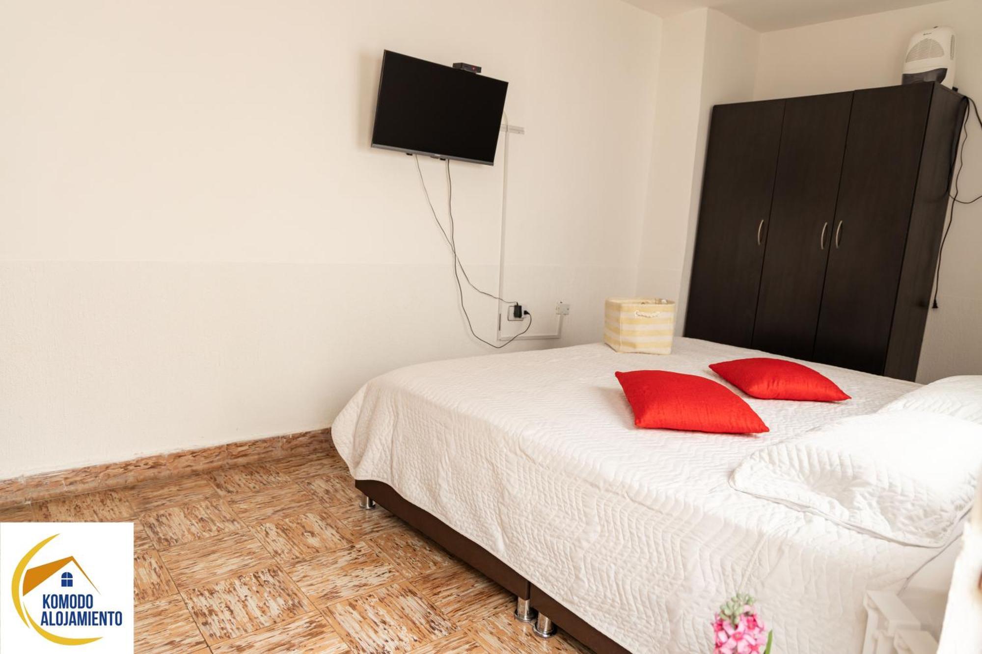Komodo Alojamiento- Hostal Autoservicio, Ubicado Cerca Al Centro Historico - Bano Privado, Wifi , Cama 2X2 Y Agua Caliente Y Cocina Compartida Попаян Экстерьер фото