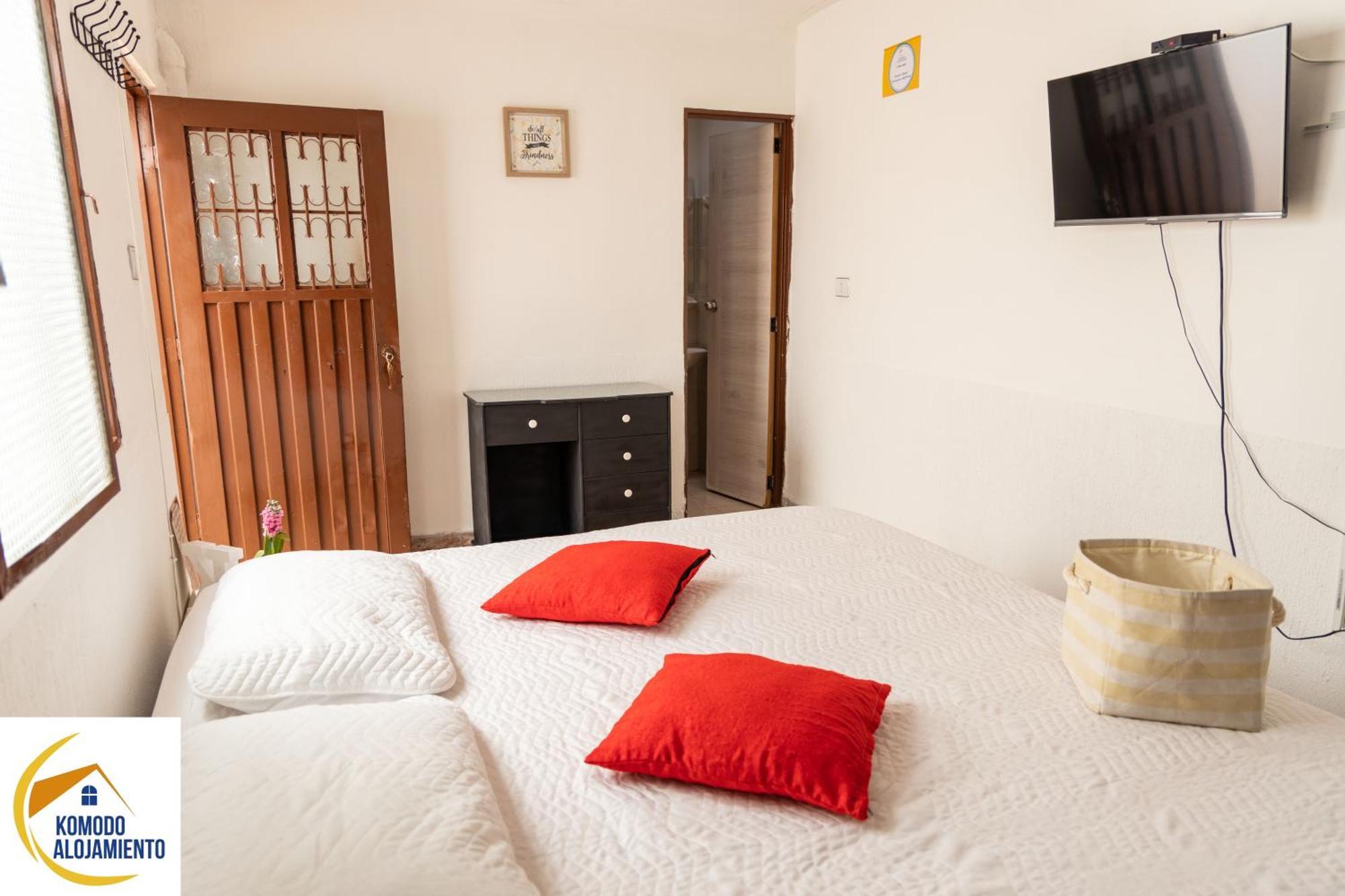 Komodo Alojamiento- Hostal Autoservicio, Ubicado Cerca Al Centro Historico - Bano Privado, Wifi , Cama 2X2 Y Agua Caliente Y Cocina Compartida Попаян Экстерьер фото
