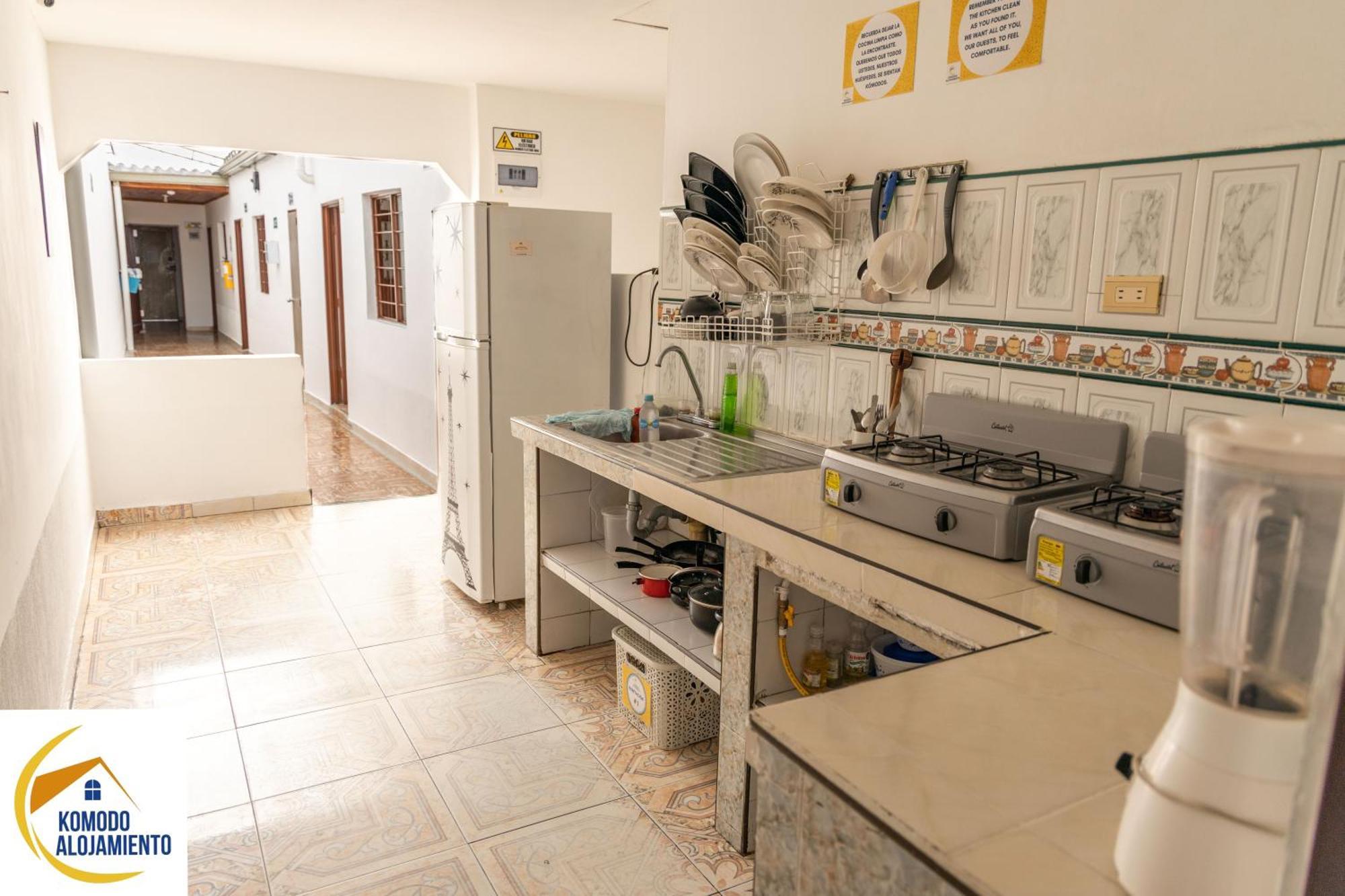 Komodo Alojamiento- Hostal Autoservicio, Ubicado Cerca Al Centro Historico - Bano Privado, Wifi , Cama 2X2 Y Agua Caliente Y Cocina Compartida Попаян Экстерьер фото